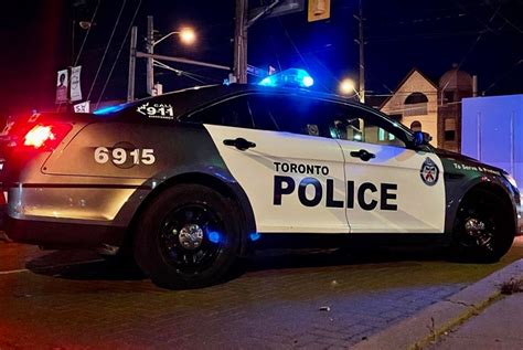Man seriously injured in shooting, Toronto police searching for suspects